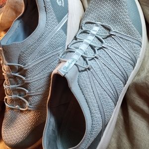 Sketches slip-on sneakers sz 9